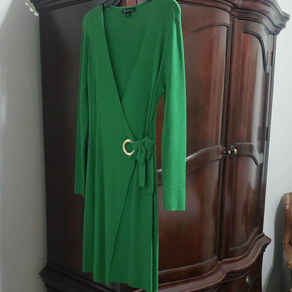 Chic Green Wrap Dress with Gold Accent